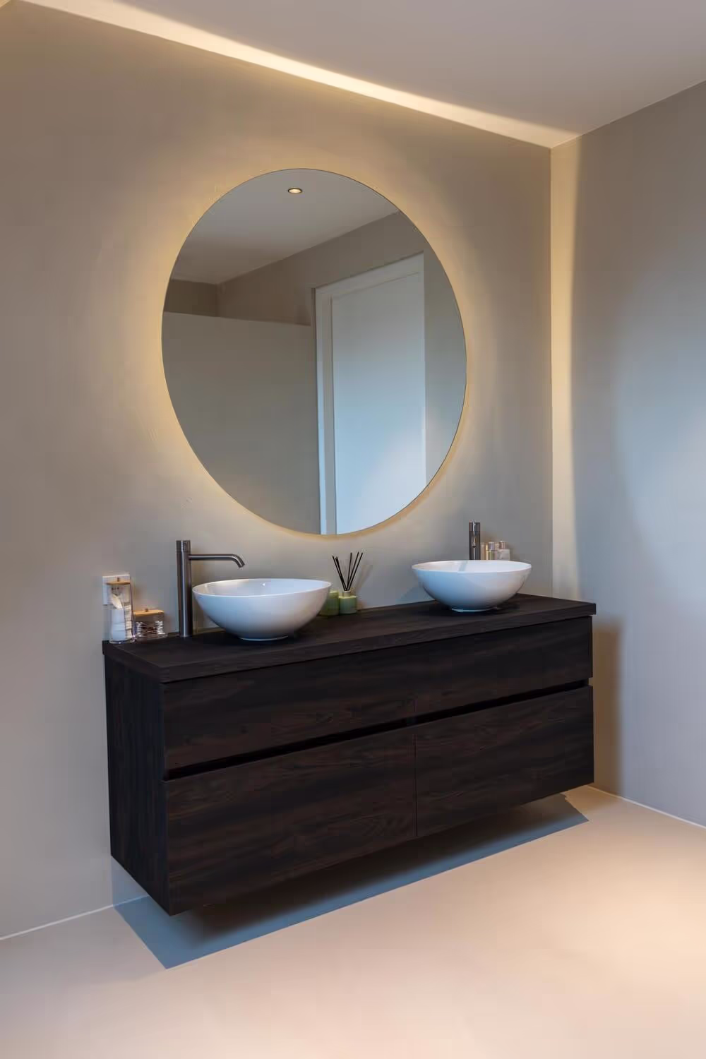 Ewig Bau GmbH - Badezimmer Waschtisch Spiegelraum
